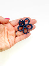 Load image into Gallery viewer, Claw Clip | Navy Flower
